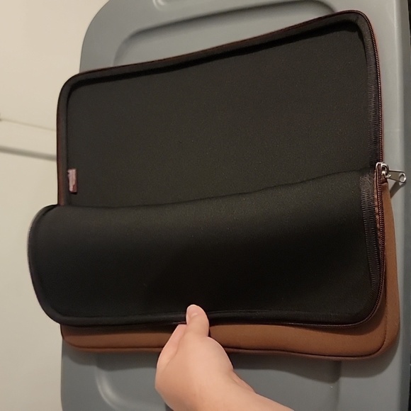 Hershey chocolate laptop case - Picture 3 of 3